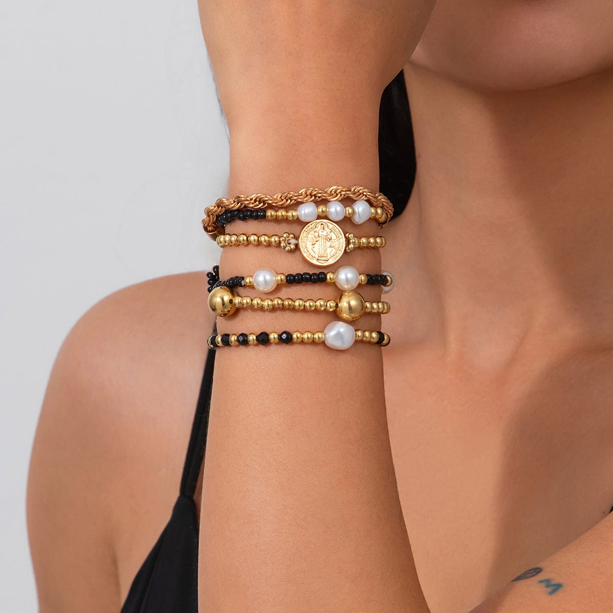 6 Pcs Pattern Round Disk Pearl Charm Crystal Seed Beaded Bracelet Set - ArtGalleryZen