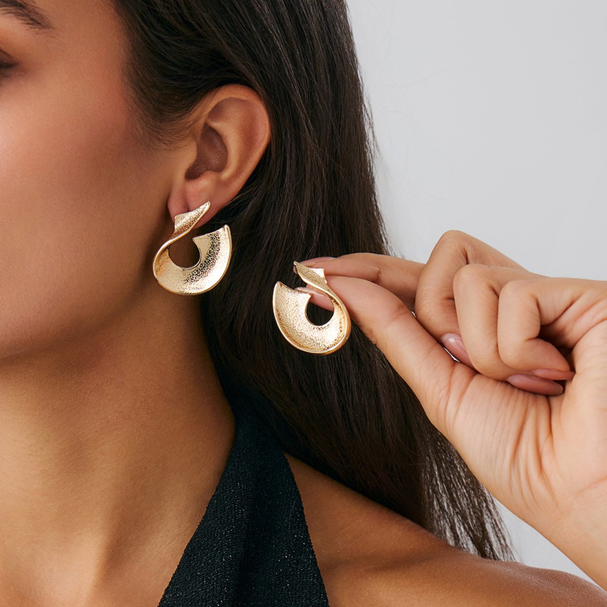 Abstract Curved Ribbon Earrings - ArtGalleryZen