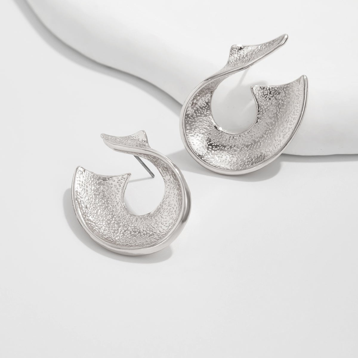 Abstract Curved Ribbon Earrings - ArtGalleryZen