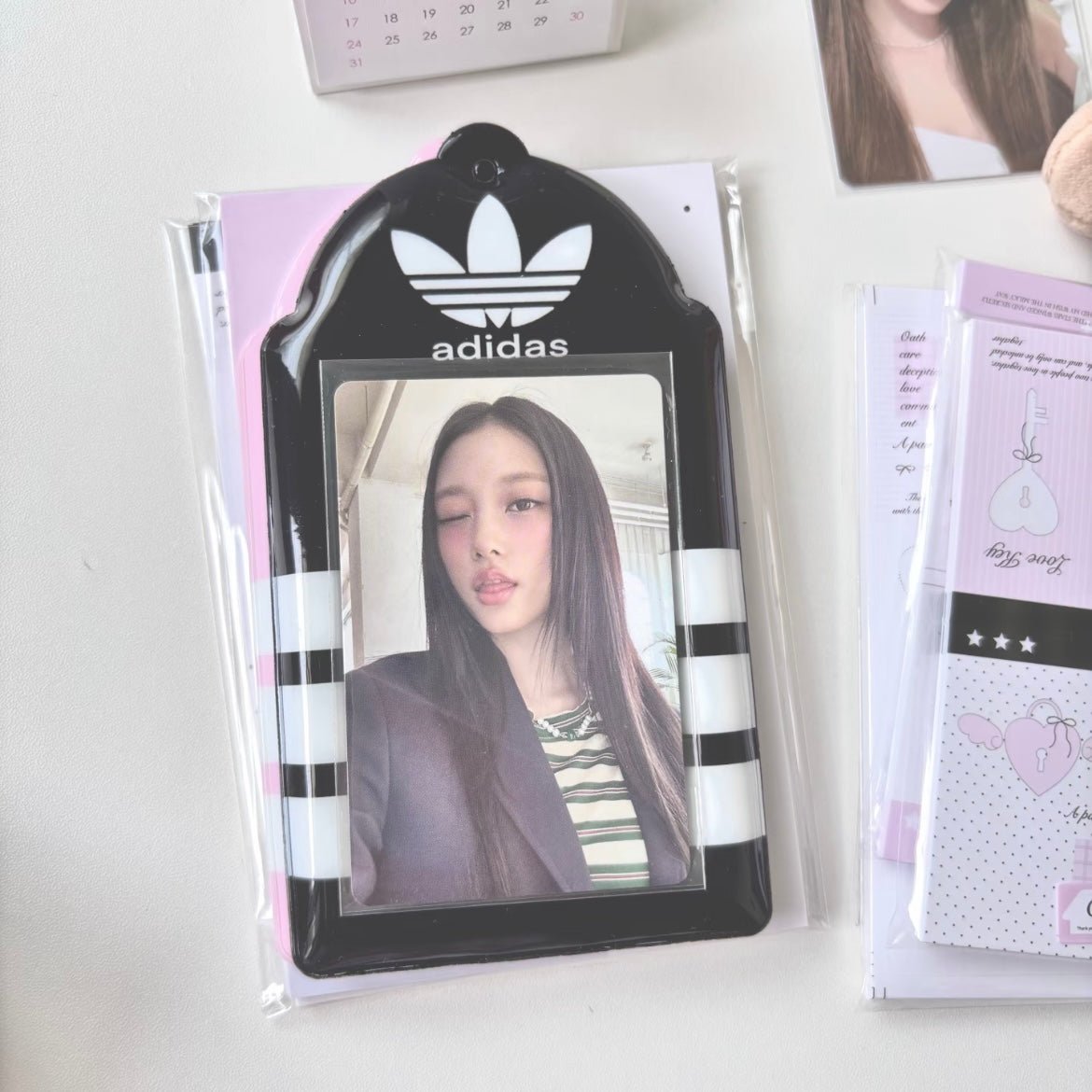 Black and White Sport Style Kpop Idol Keychain Photocard Holder - ArtGalleryZen