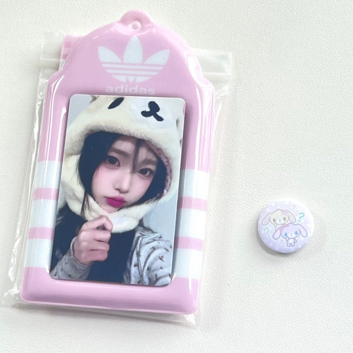 Black and White Sport Style Kpop Idol Keychain Photocard Holder - ArtGalleryZen