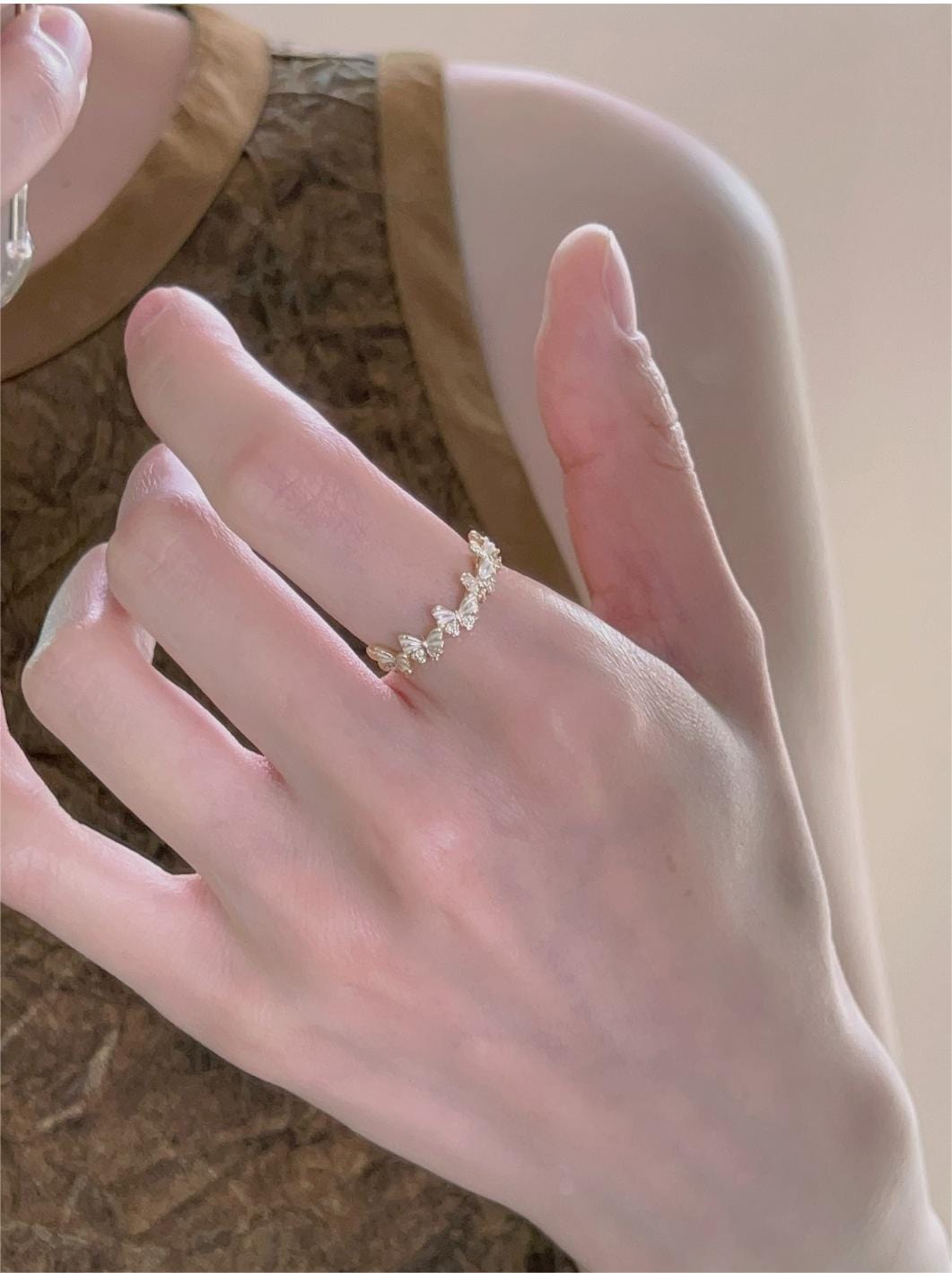 Chic 18K Gold Enamel Butterfly Ring - ArtGalleryZen