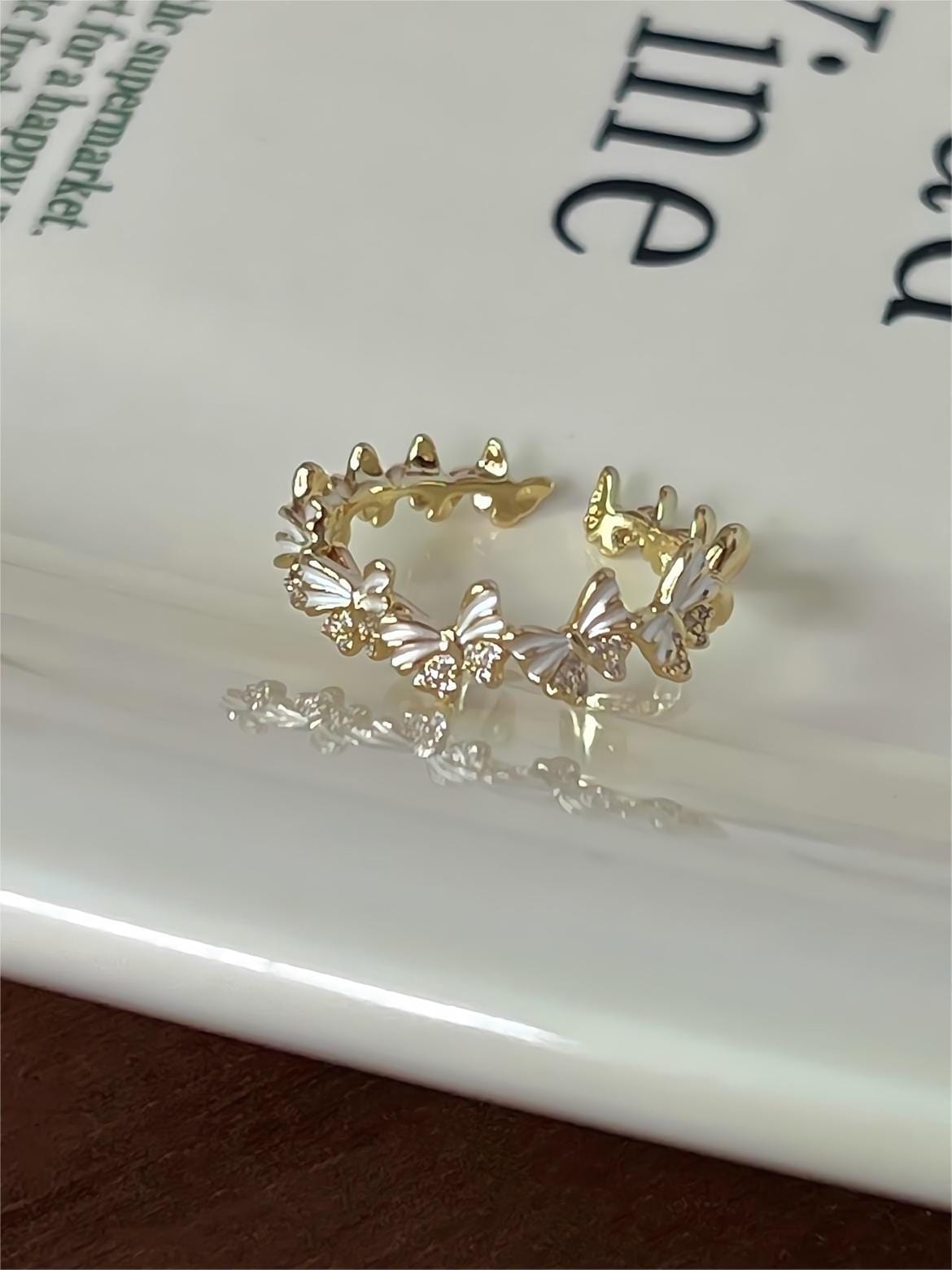 Chic 18K Gold Enamel Butterfly Ring - ArtGalleryZen
