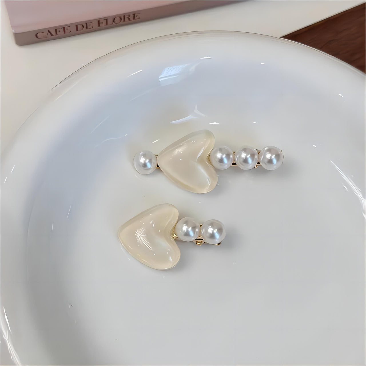 Chic 2 Pieces Crystal Heart Pearl Hair Clips Set - ArtGalleryZen