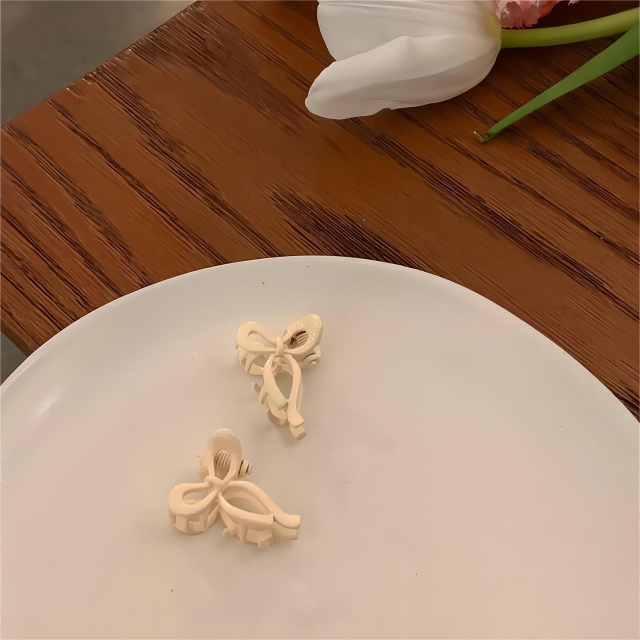 Chic 2 Pieces Enamel Ribbon Bowknot Hair Clips Set - ArtGalleryZen