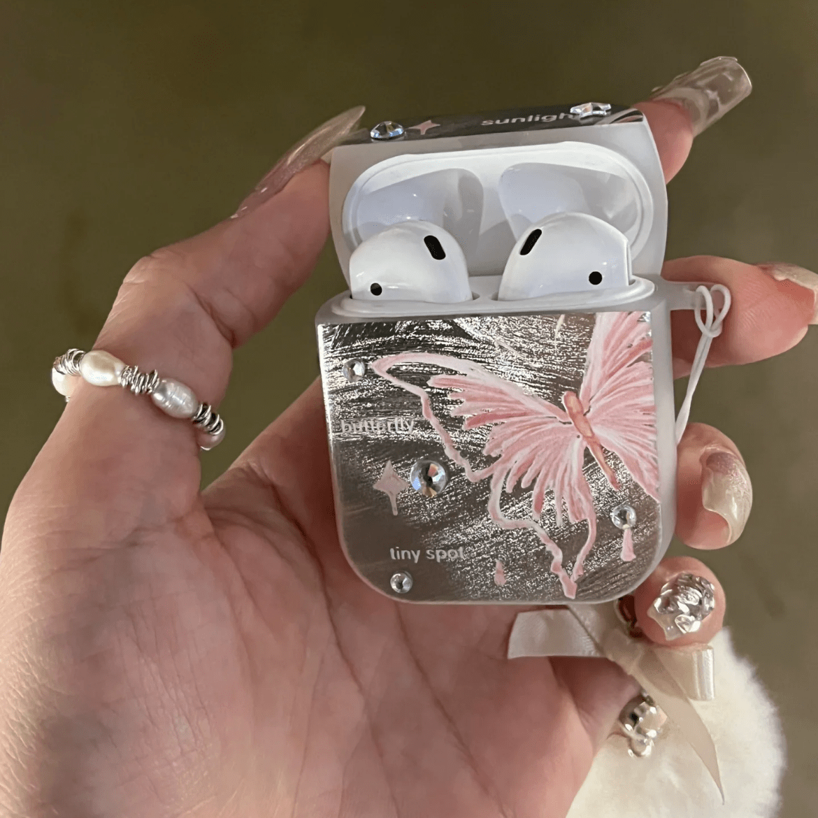 Chic Electroplated Butterfly AirPods Earphone Case With Plush Charm - ArtGalleryZen