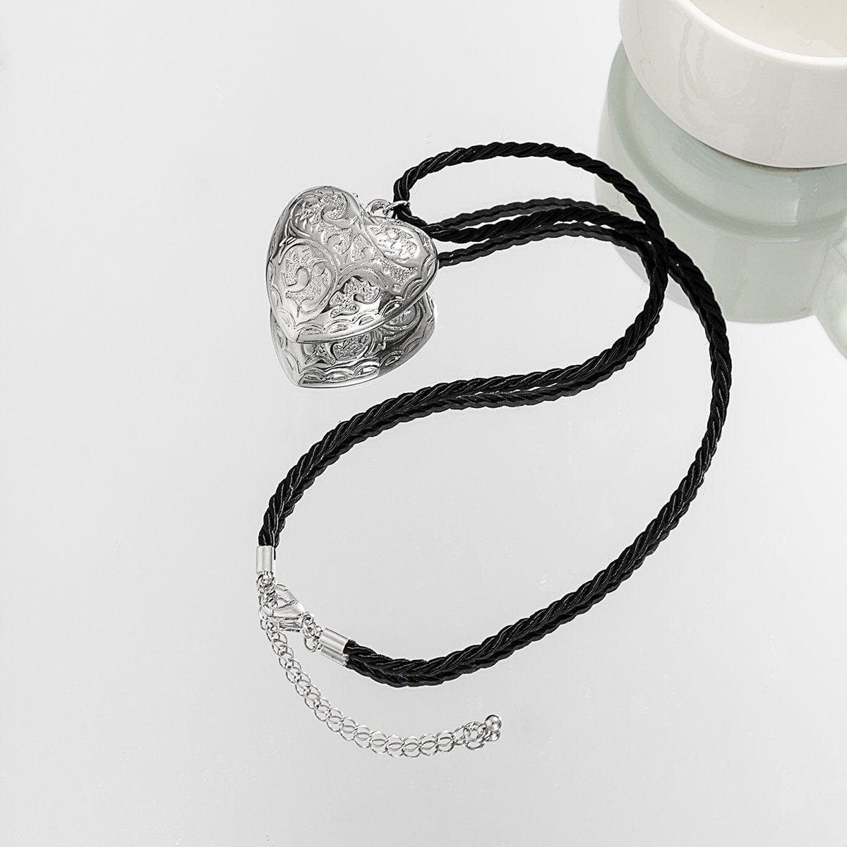 Chic Embossed Heart Necklace - ArtGalleryZen