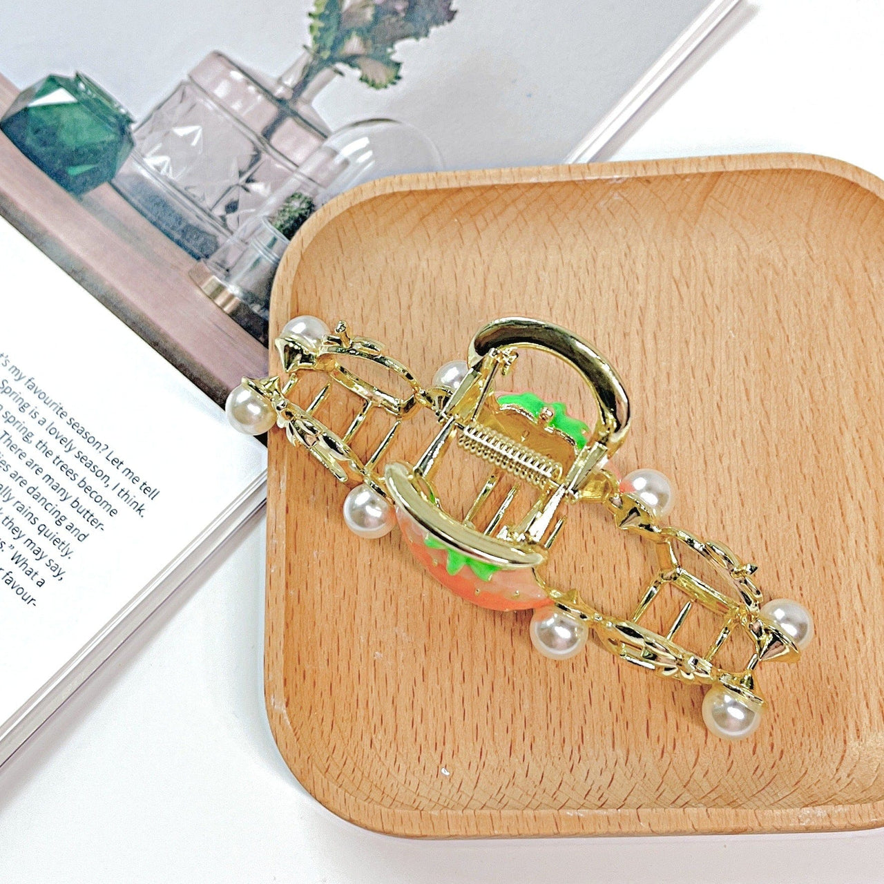 Chic Enamel Strawberry Heart Hair Claw Clip - ArtGalleryZen