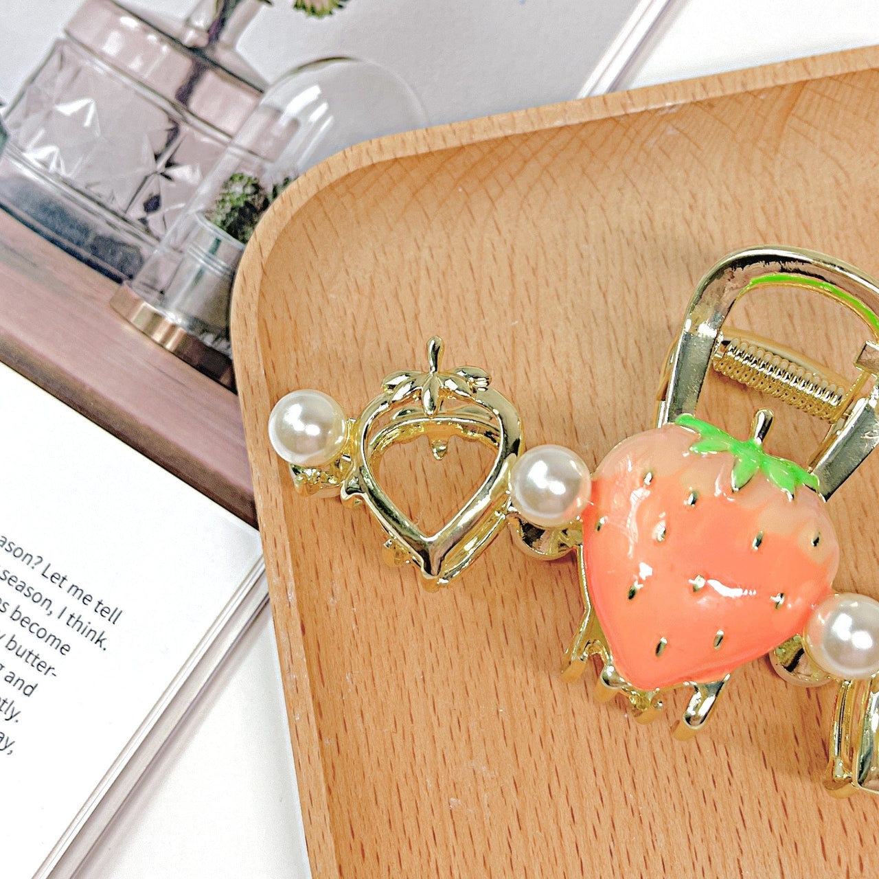 Chic Enamel Strawberry Heart Hair Claw Clip - ArtGalleryZen