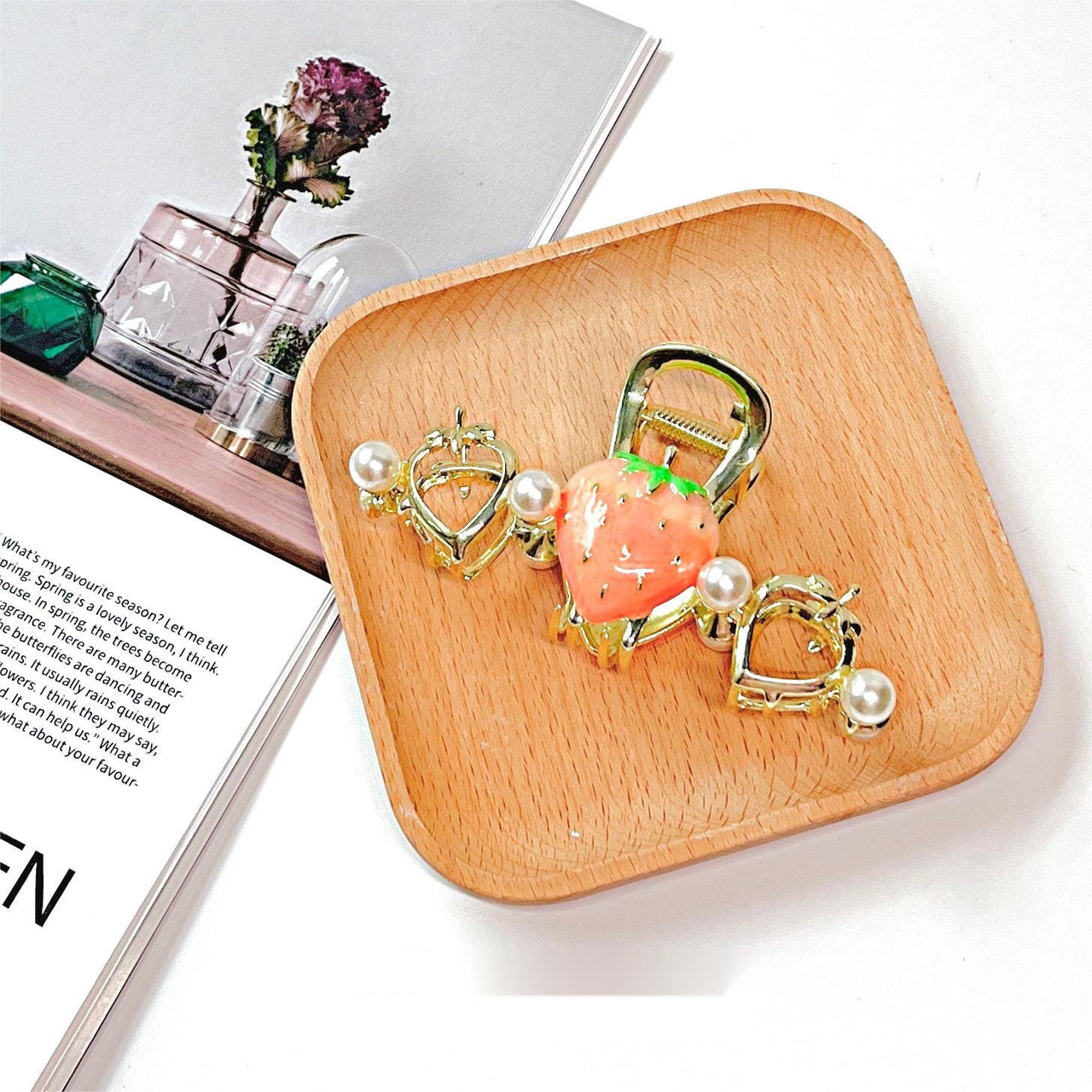 Chic Enamel Strawberry Heart Hair Claw Clip - ArtGalleryZen