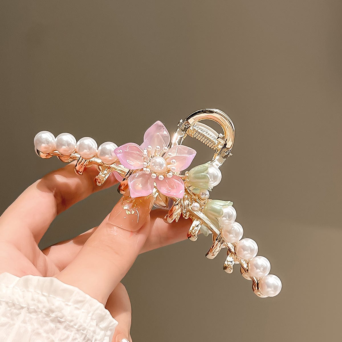 Chic Floral Pearl Chignon Claw Clip Hair Clip - ArtGalleryZen