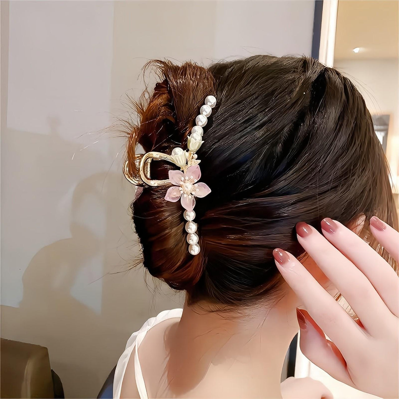 Chic Floral Pearl Chignon Claw Clip Hair Clip - ArtGalleryZen