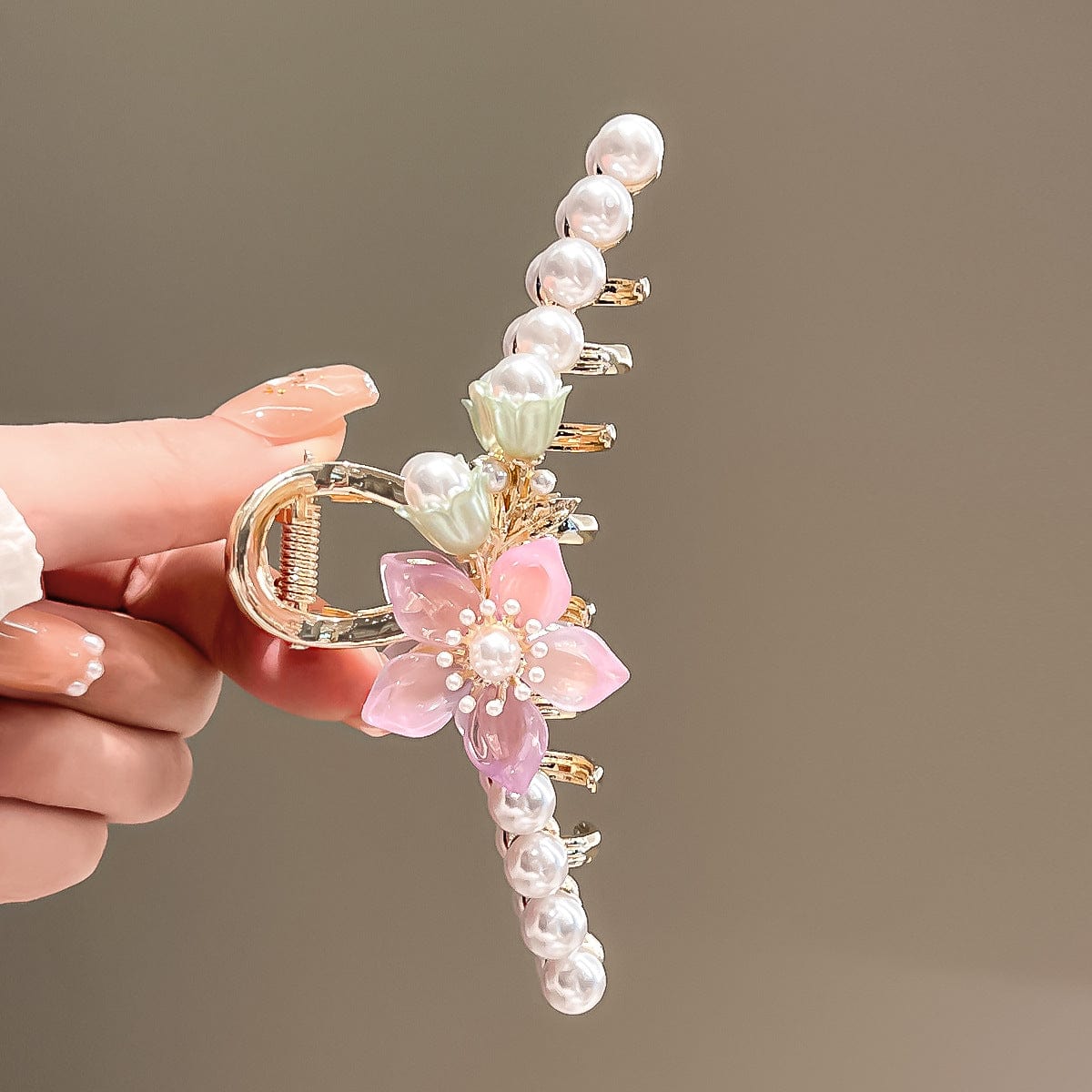 Chic Floral Pearl Chignon Claw Clip Hair Clip - ArtGalleryZen