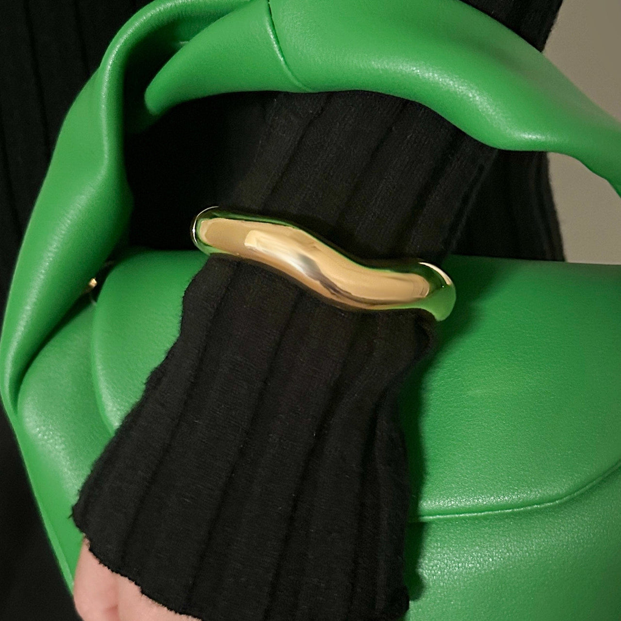 Chic Gold Silver Tone Glossy Wave Bangle Bracelet - ArtGalleryZen