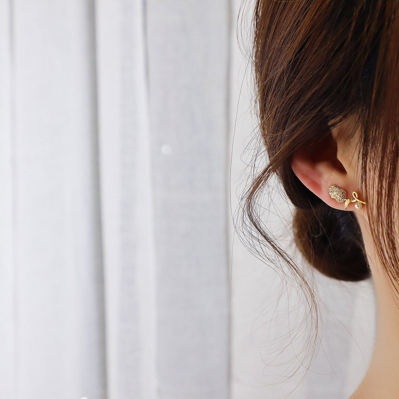 Chic Pearl Inlaid Crystal Tulip Earrings - ArtGalleryZen