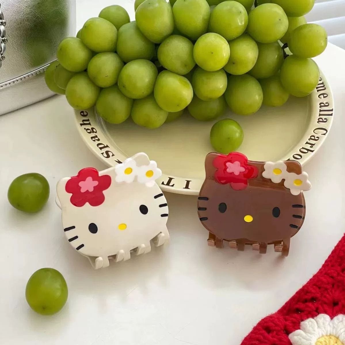 Chic Sanrio Hello Kitty Chignon Claw Clip Hair Clip - ArtGalleryZen