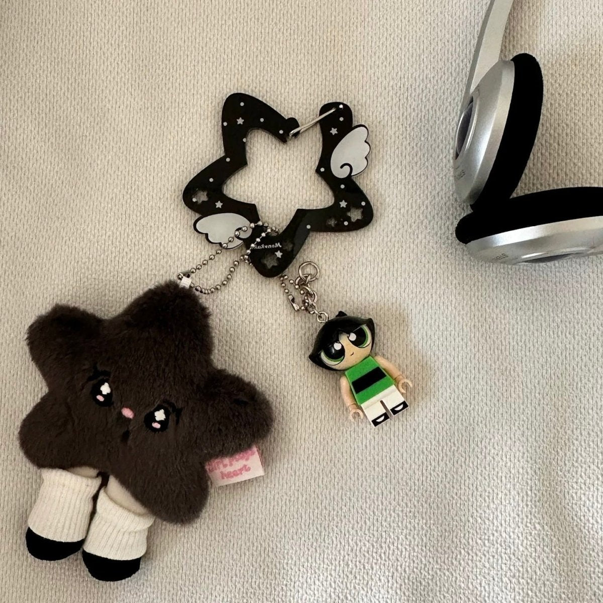 Chic Star Angel Wing Kpop Acrylic Keychain Carabiner - ArtGalleryZen