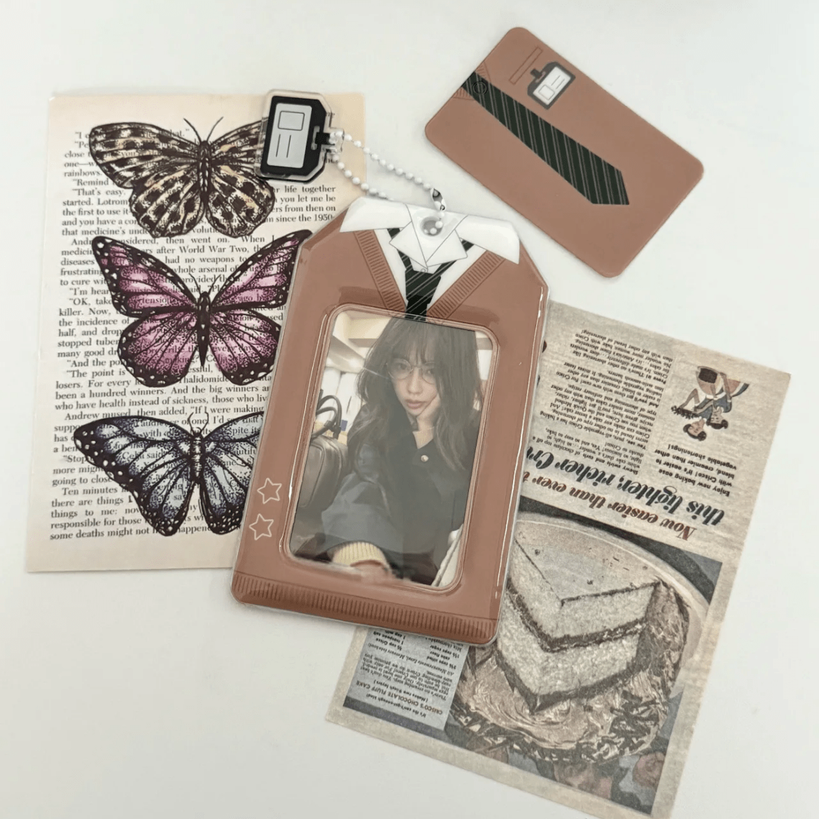 Chic Uniform Kpop Keychain Photocard Holder - ArtGalleryZen