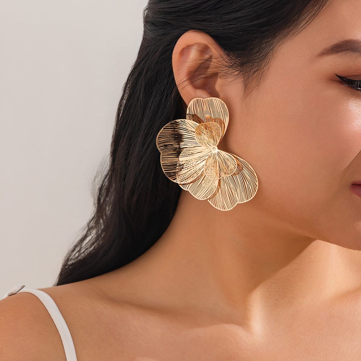 Geometric Chunky Hollow Ginkgo Leaf Earrings - ArtGalleryZen