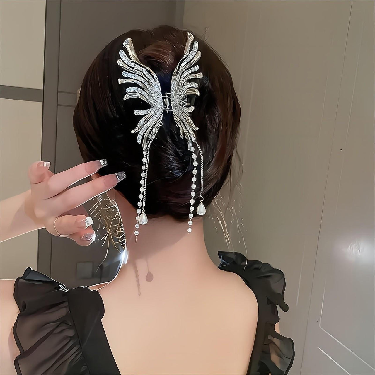 GITGRNTH Pearl Btterfly Hair Claw Clip Tassel Butterfly With