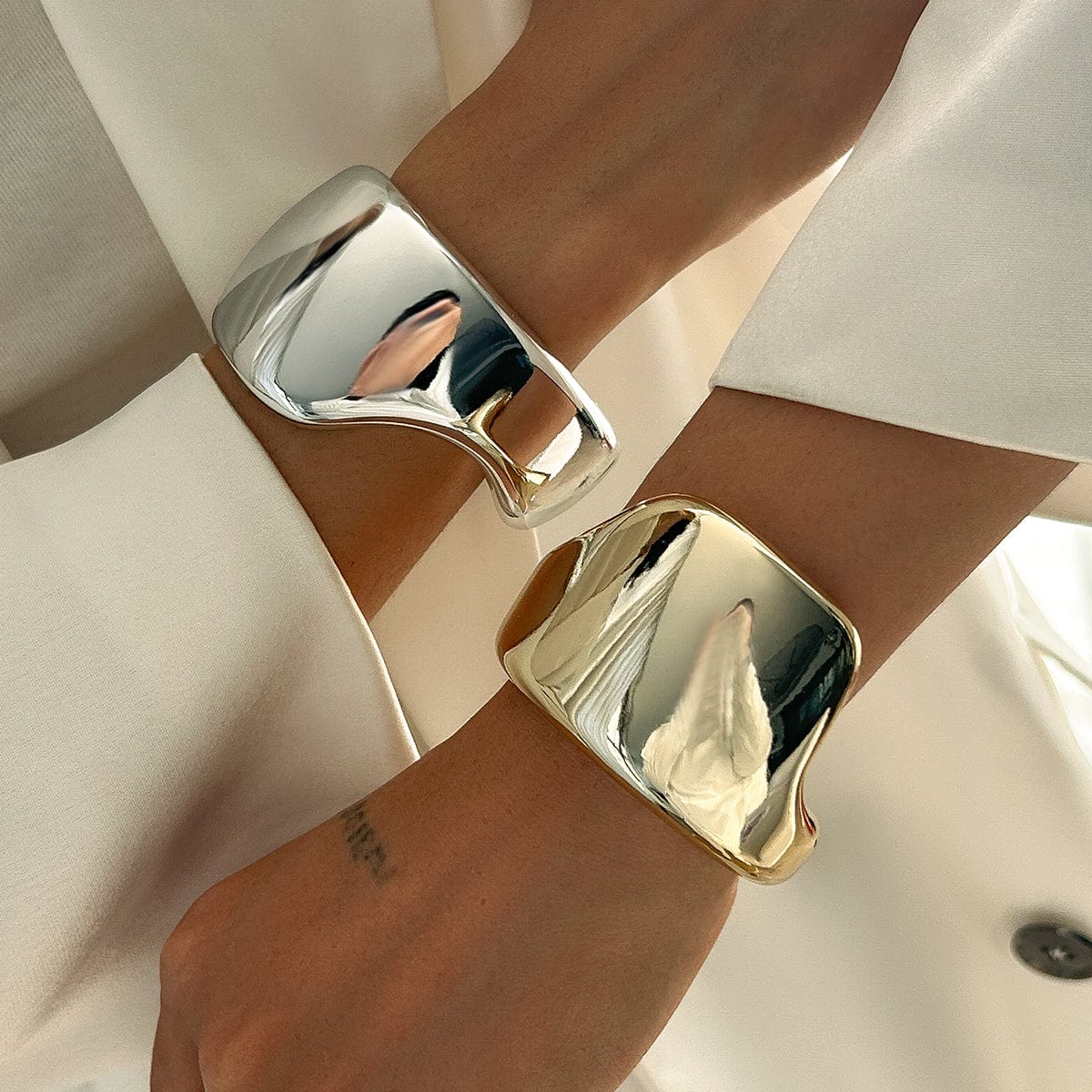 ✨*ク様 【美品】here's GEN NEUTRAL BANGLE GEN NEUTRAL BANGLE – h'eres