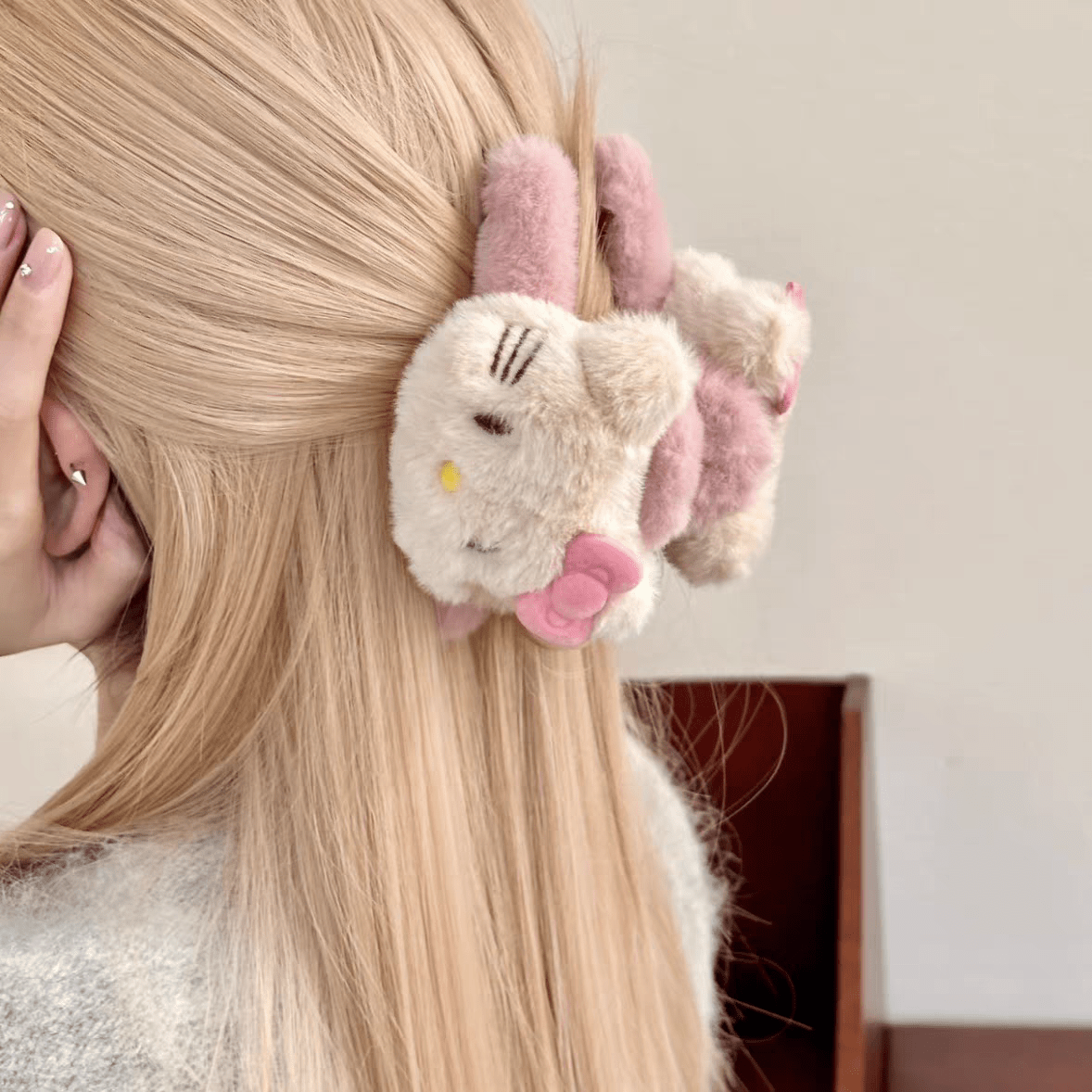 Sanrio Plush Hello Kitty Chignon Claw Clip Hair Clip - ArtGalleryZen