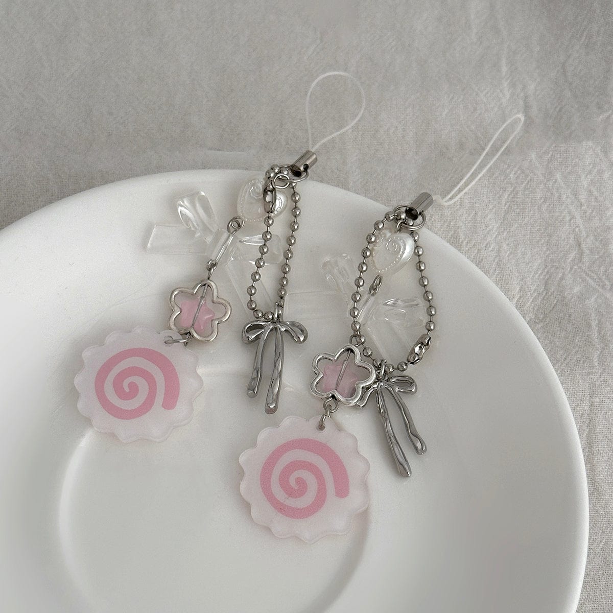 Sweet 2pcs Narutomaki Bowknot Heart Keychain Phone Strap Set - ArtGalleryZen