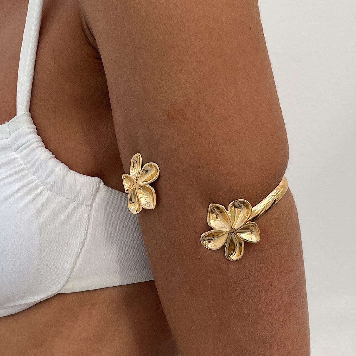 Trendy Glossy Flower Arm Cuff - ArtGalleryZen