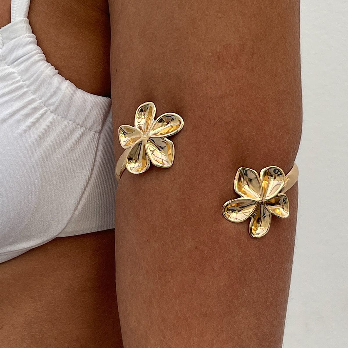 Trendy Glossy Flower Arm Cuff - ArtGalleryZen