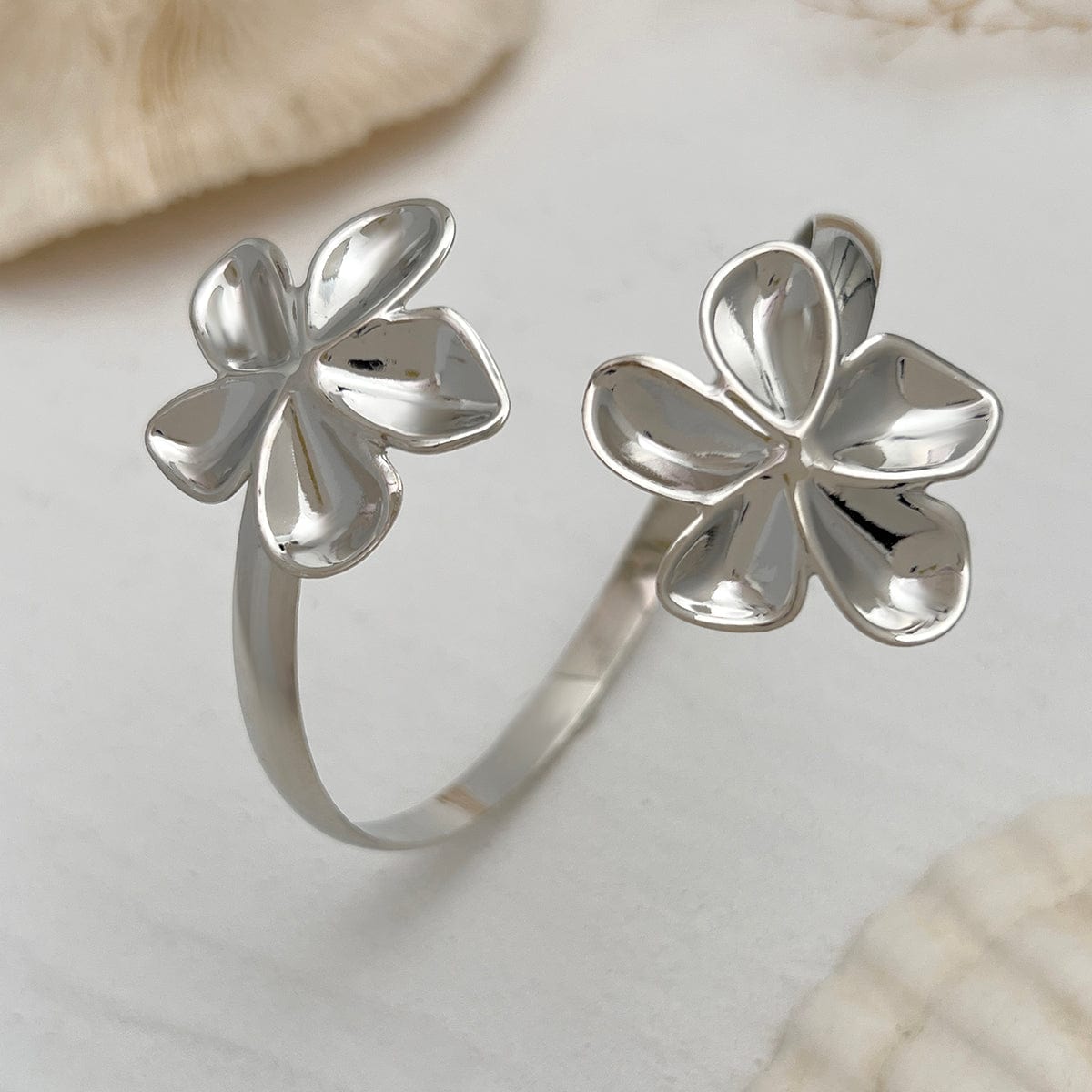 Trendy Glossy Flower Arm Cuff - ArtGalleryZen