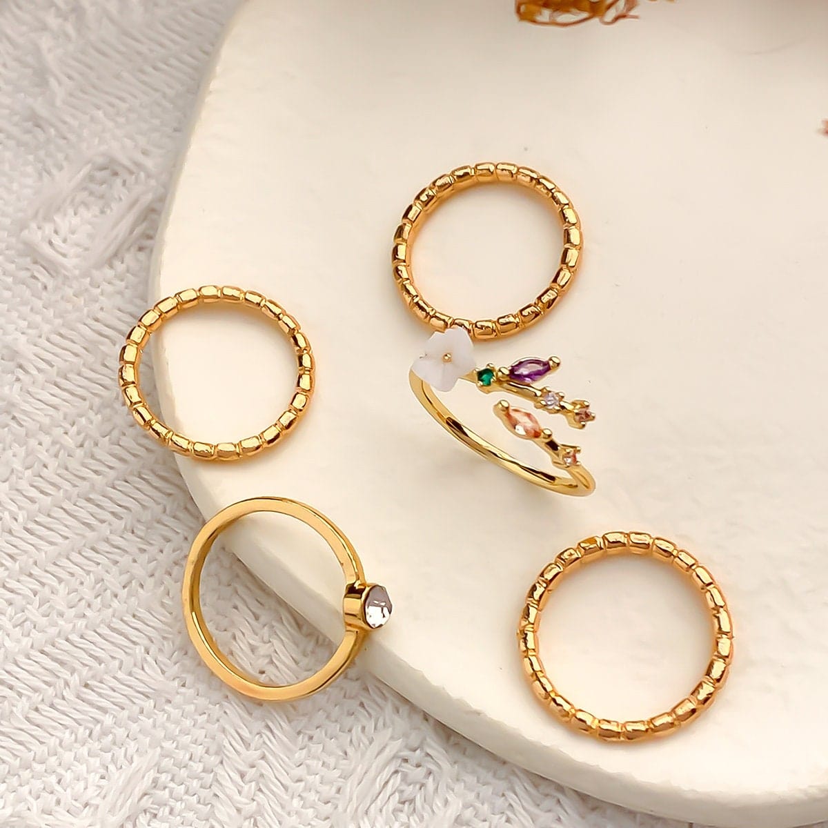 Chic 5 Pieces CZ Inlaid Floral Ring Set - ArtGalleryZen
