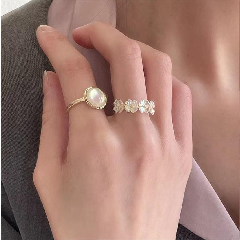 Chic Pearl Shell Flower Ring - ArtGalleryZen