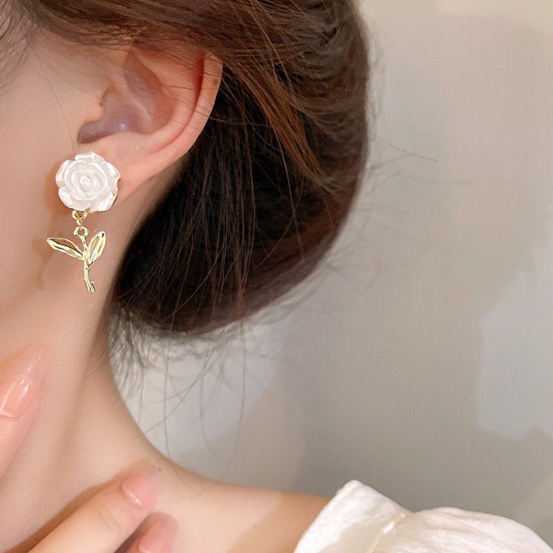 Chic Resin White Flower Dangle Earrings - ArtGalleryZen