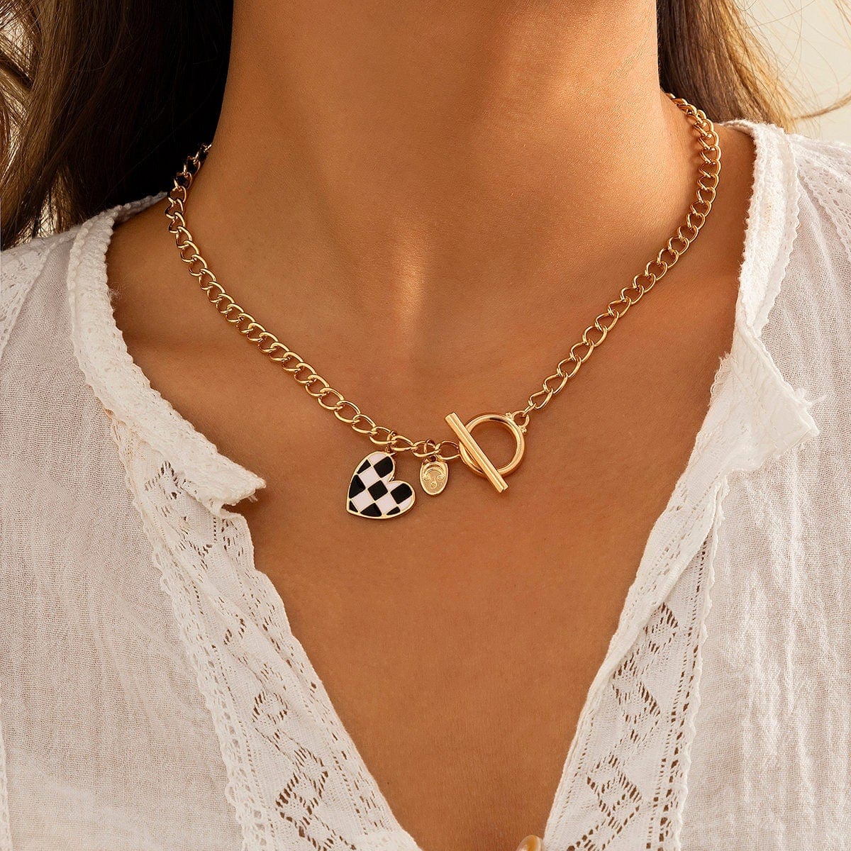 Chic Toggle Clasp Checkered Heart Pendant Curb Chain Necklace - ArtGalleryZen