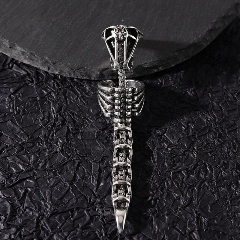 Gothic Dark Nail Finger Armor Movable Scorpion Ring - ArtGalleryZen