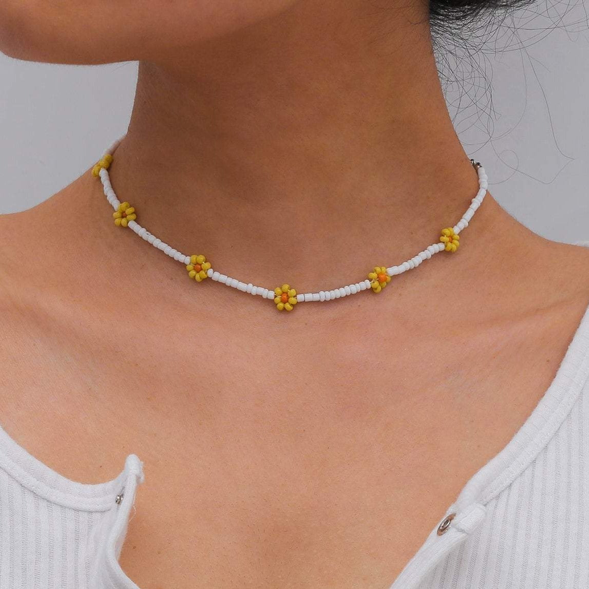 Colorful Floral Daisy Beaded Choker Necklace | ArtGalleryZen