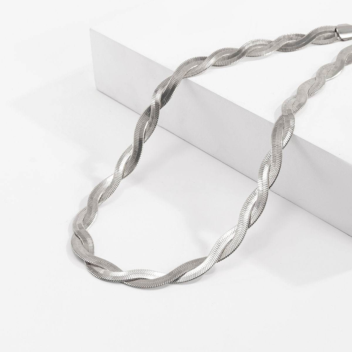 Minimalist Gold Silver Tone Intertwined Herringbone Chain Choker Necklace - ArtGalleryZen