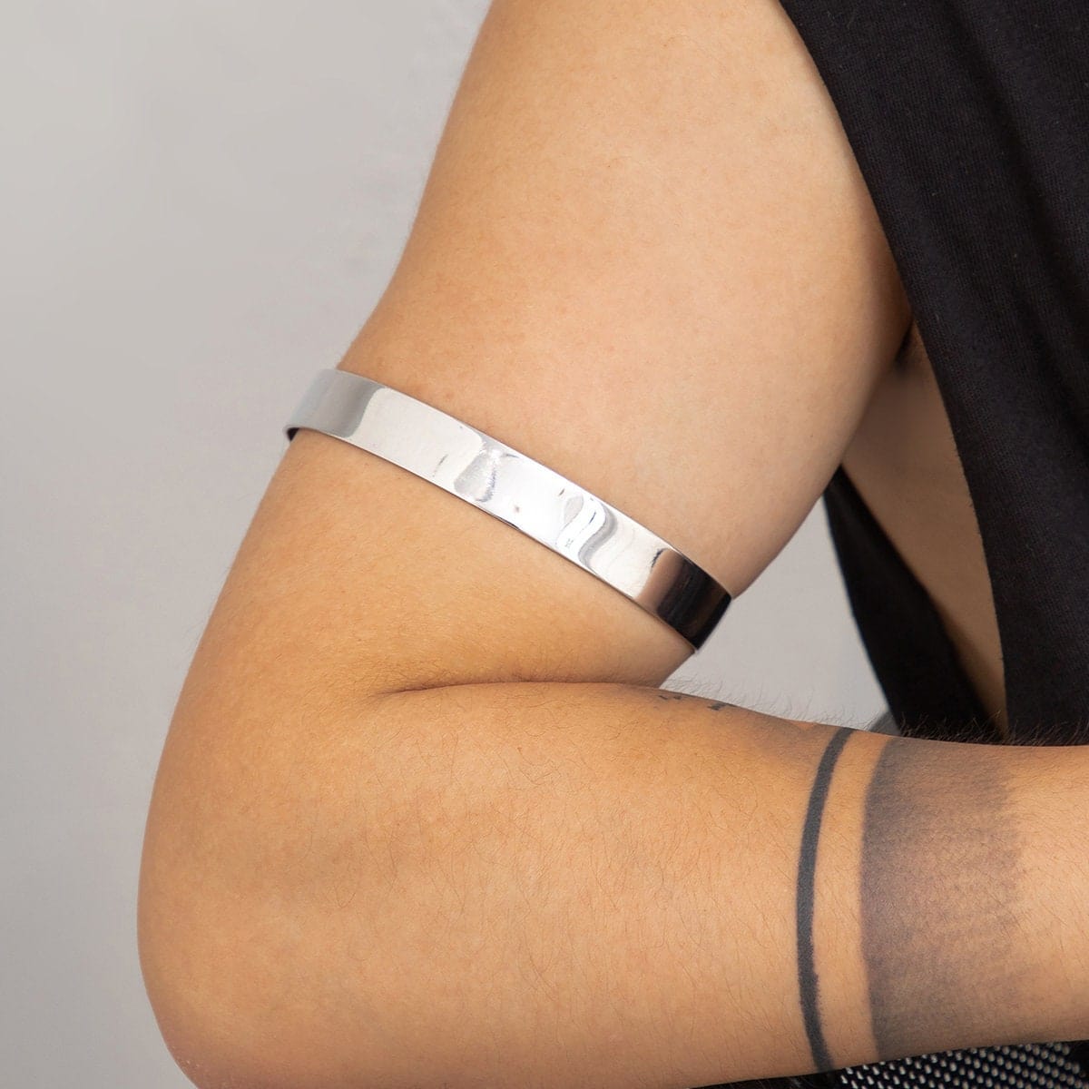 Minimalist Hammered Upper Arm Cuff - ArtGalleryZen