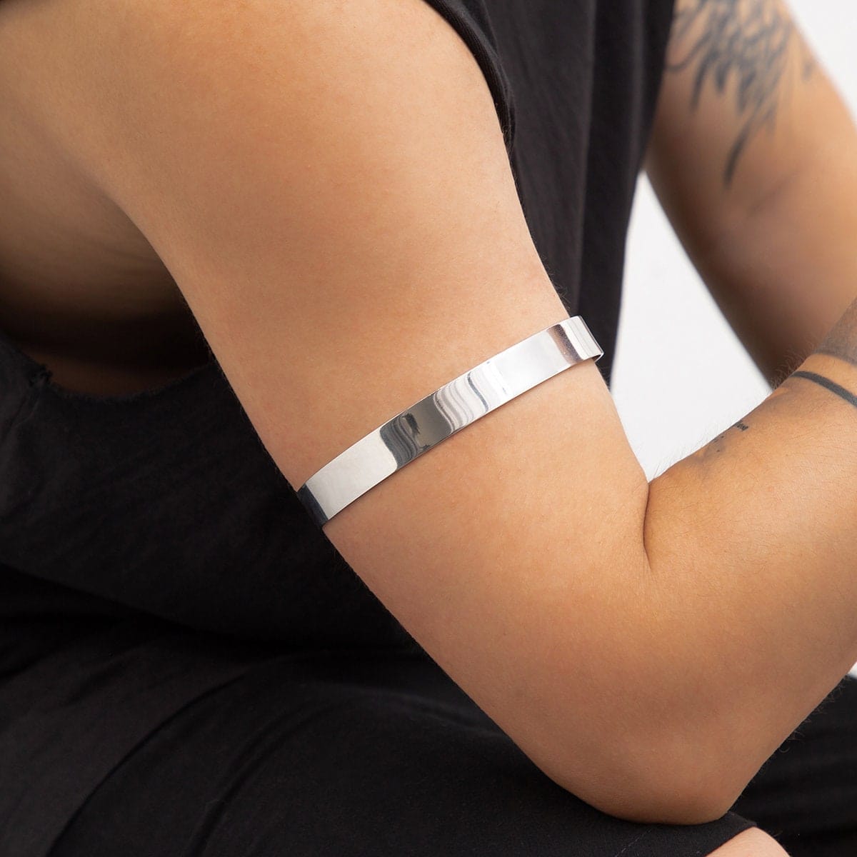 Minimalist Hammered Upper Arm Cuff - ArtGalleryZen
