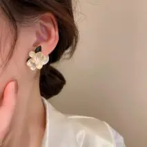Chic Asymmetric Enamel Gardenia Flower Pearl Earrings - ArtGalleryZen