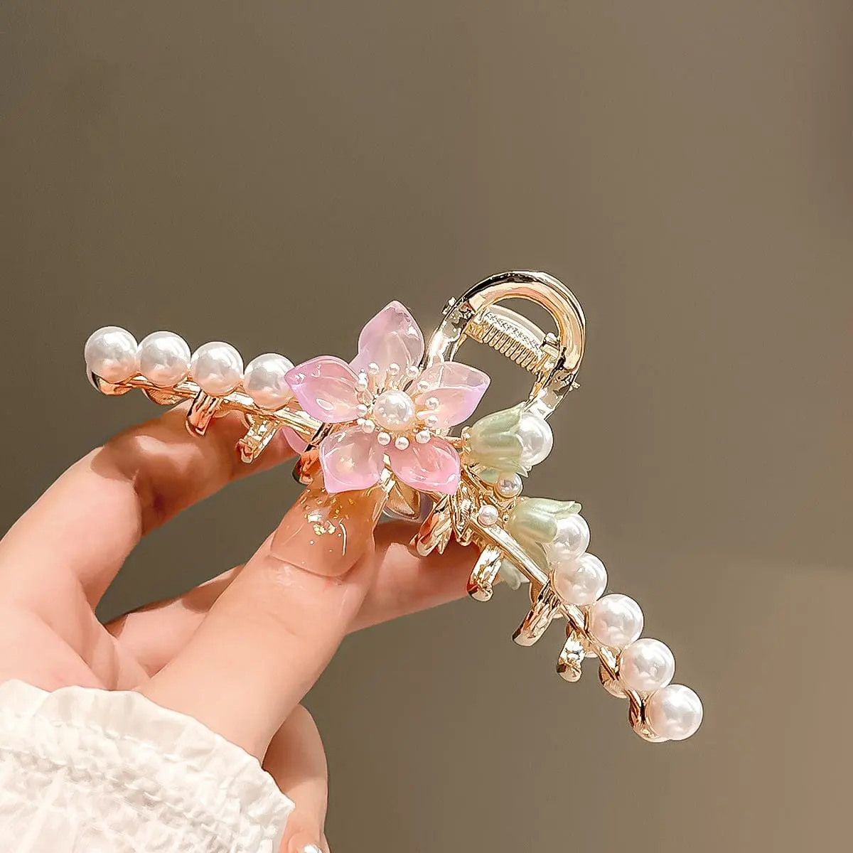 Chic Floral Pearl Chignon Claw Clip Hair Clip - ArtGalleryZen