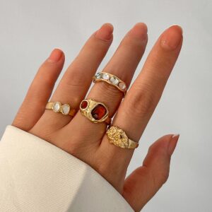 Baroque 4Pcs Crystal Rhinestone Inlaid Carved Pattern Ring Set - ArtGalleryZen