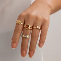 Baroque 4Pcs Crystal Rhinestone Inlaid Carved Pattern Ring Set - ArtGalleryZen
