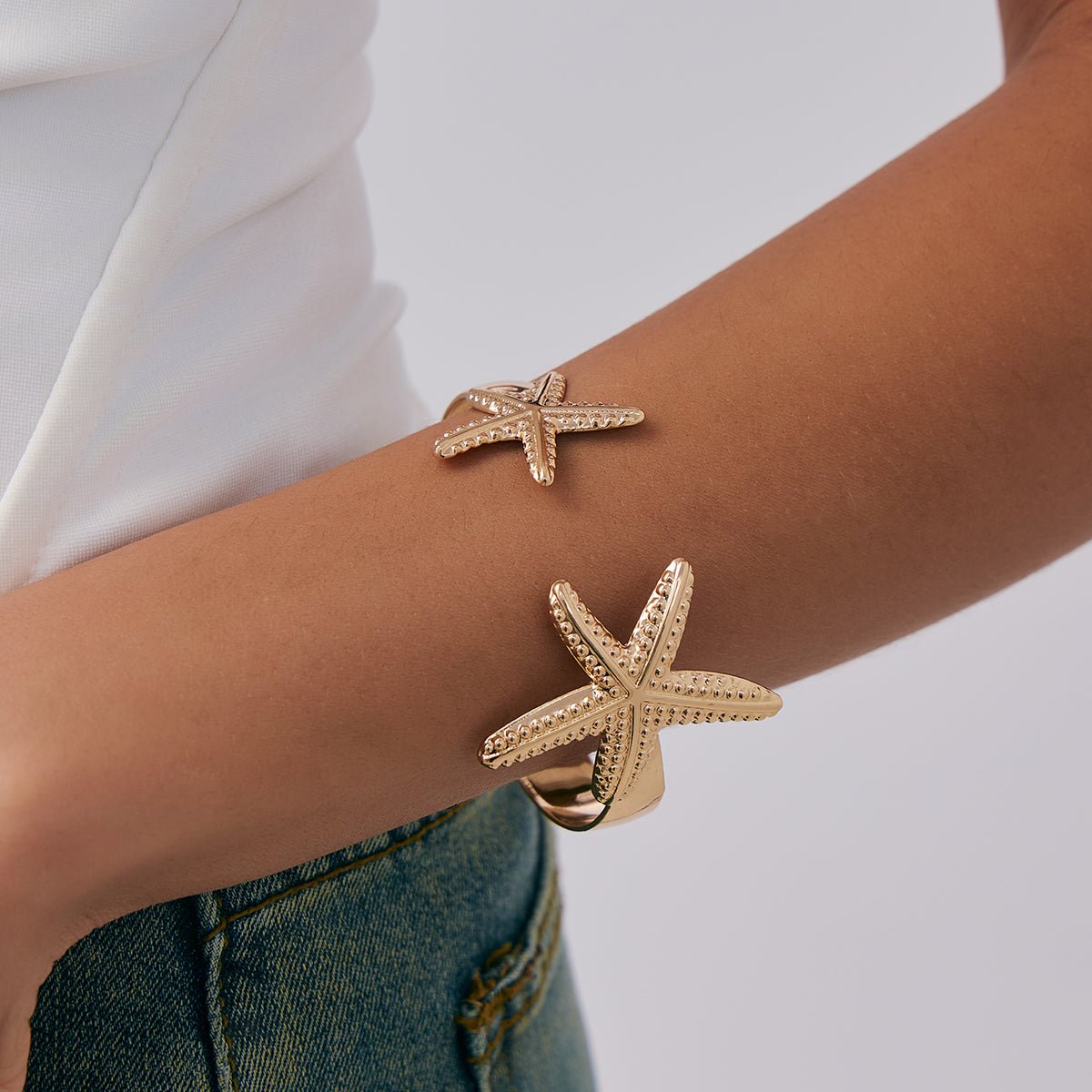 Beach Style Textured Starfish Bangle Bracelet - ArtGalleryZen