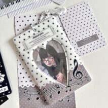 Black White Piano Melody Heart Kpop Keychain Photocard Holder - ArtGalleryZen