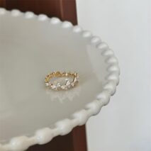 Chic 18K Gold Enamel Butterfly Ring - ArtGalleryZen