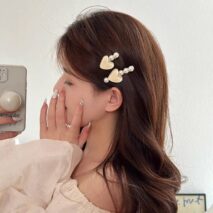 Chic 2 Pieces Crystal Heart Pearl Hair Clips Set - ArtGalleryZen