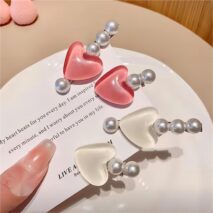 Chic 2 Pieces Crystal Heart Pearl Hair Clips Set - ArtGalleryZen