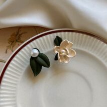Chic Asymmetric Enamel Gardenia Flower Pearl Earrings - ArtGalleryZen