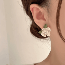 Chic Asymmetric Enamel Gardenia Flower Pearl Earrings - ArtGalleryZen